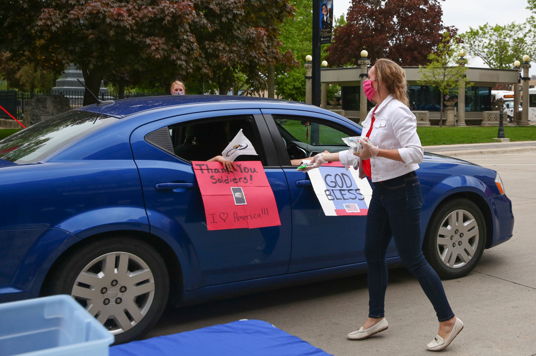 Downtown Mason City Reverse Parade (22).jpg